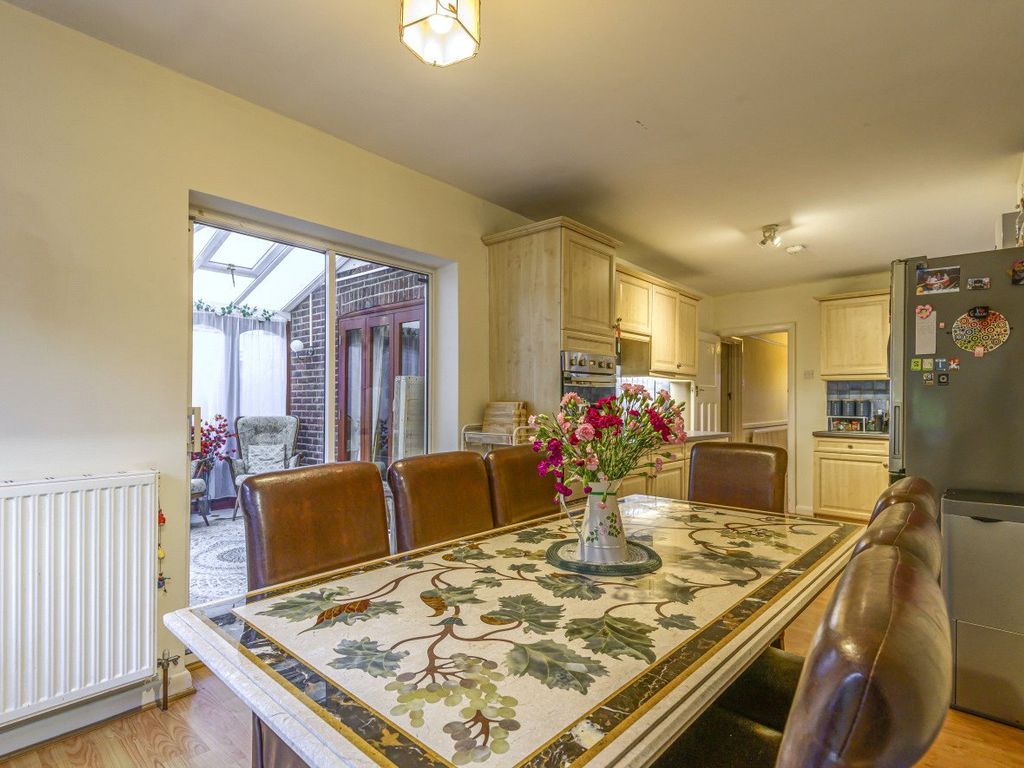 4 bed detached house for sale in Guildford, Surrey GU2, £575,000