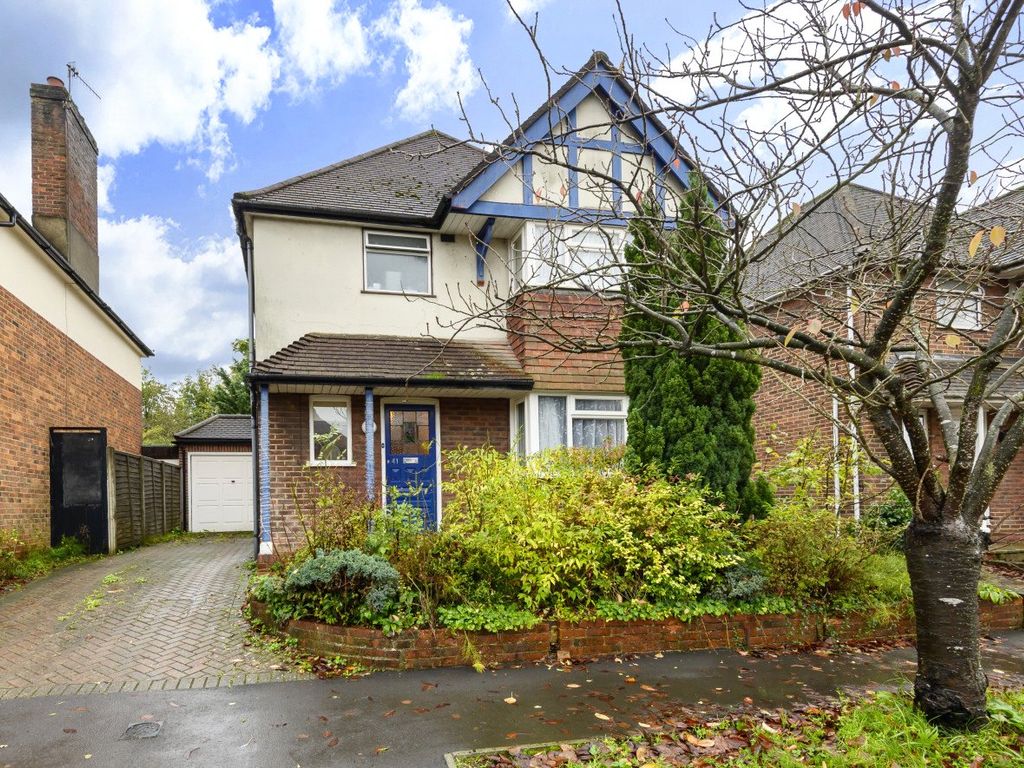 4 bed detached house for sale in Guildford, Surrey GU2, £575,000