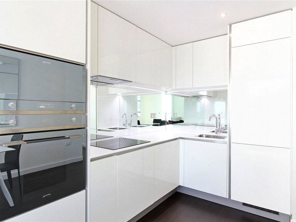 New home, 2 bed flat for sale in Sky Gardens, 155 Wandsworth Road, Nine Elms SW8, £790,000