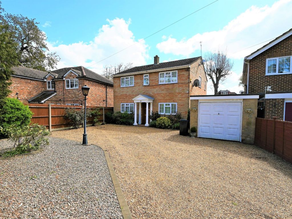 4 bed detached house for sale in Haynes Close, Langley, Berkshire SL3, £690,000