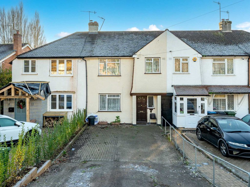 3 bed property for sale in Belswains Lane, Nash Mills HP3, £350,000