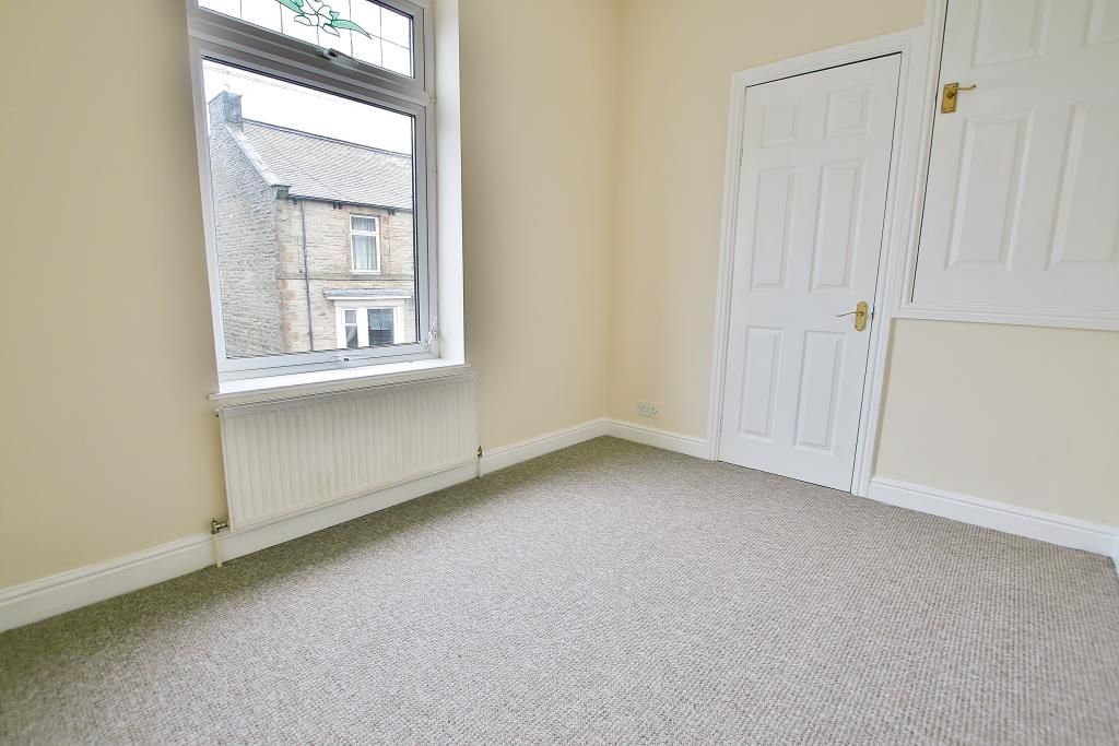 2 bed terraced house to rent in Cecil Road, Dronfield S18, £675 pcm