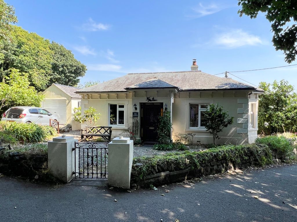 2 bed bungalow for sale in Higher Lariggan, Penzance TR18, £420,000