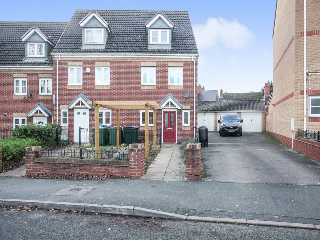 3 bed end terrace house for sale in Cobb Close, Coventry CV2, £259,500