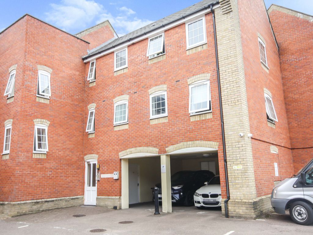 3 bed flat to rent in Maria Court, Hesper Road, Colchester CO2, £1,100 pcm