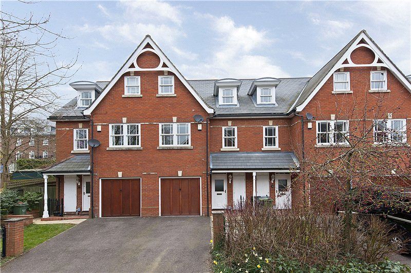 4 bed terraced house to rent in Sells Close, Guildford, Surrey GU1, £2,950 pcm