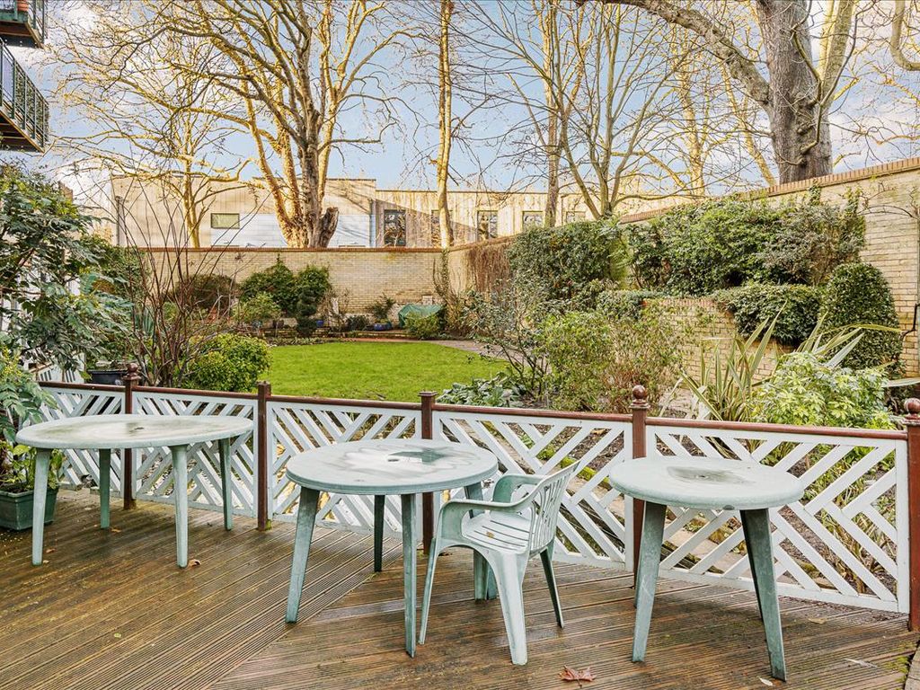 2 bed flat for sale in The Vale, Acton W3, £385,000