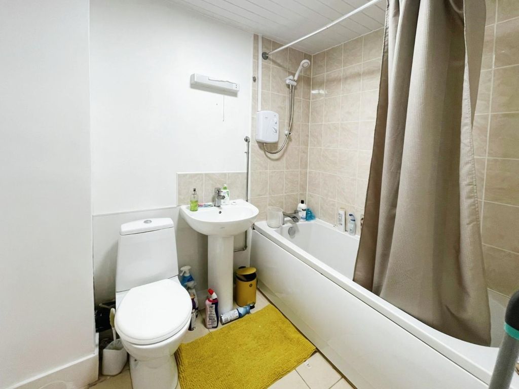 2 bed flat for sale in Moss Street, Liverpool L6, £80,000