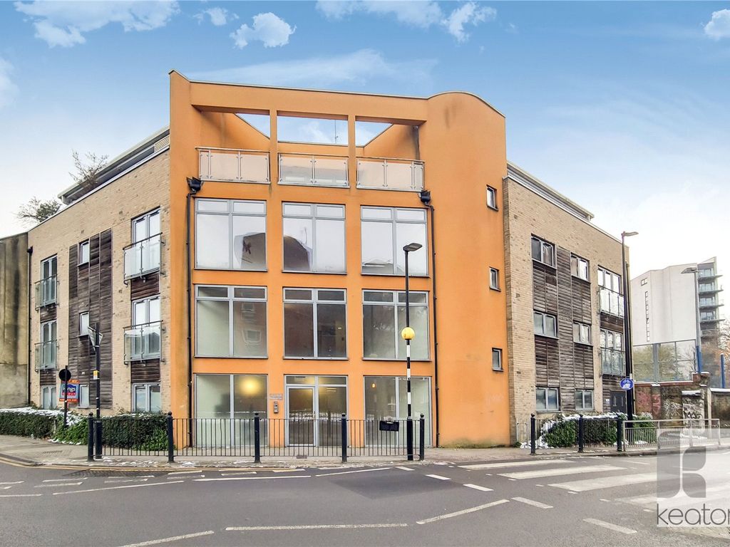 2 bed flat to rent in Salmon Lane, Limehouse, London E14, £1,950 pcm