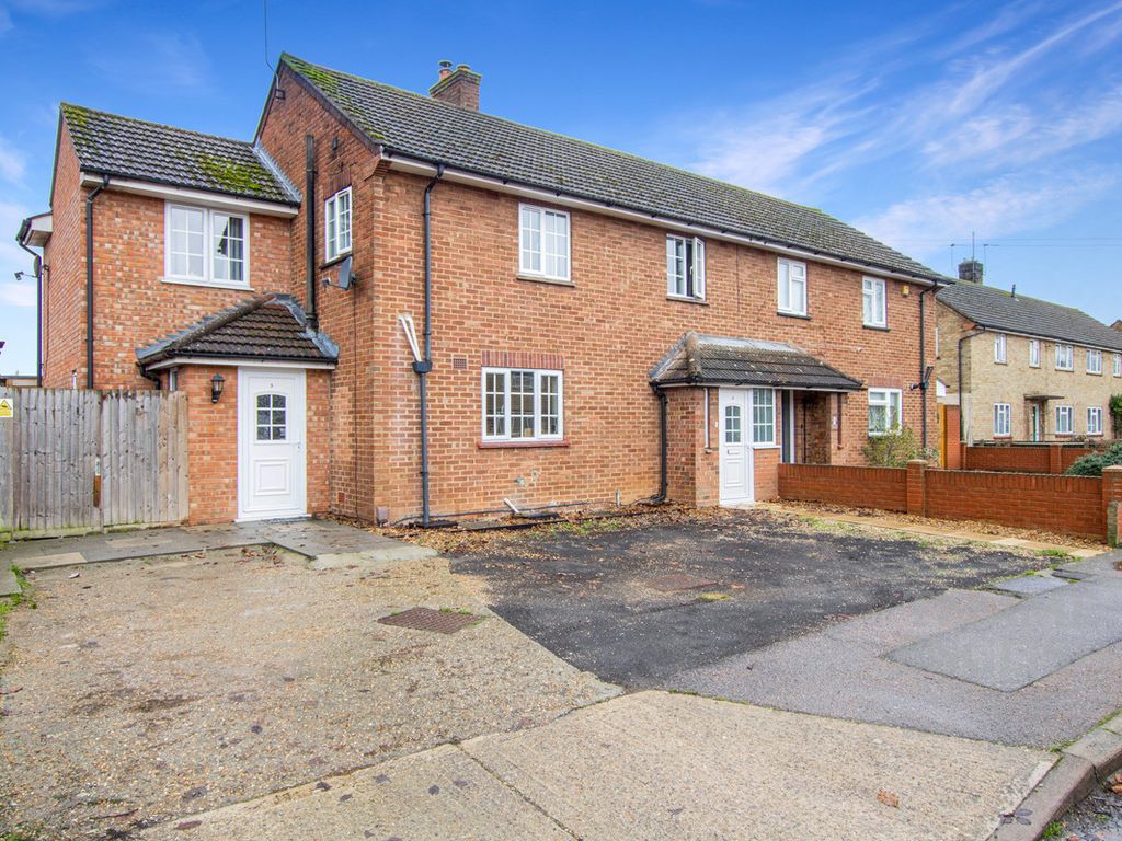 5 bed semi-detached house for sale in Bishop Road, Colchester CO2, £375,000