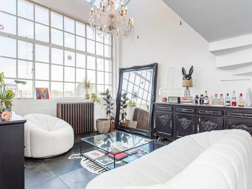 2 bed penthouse for sale in Dalston Lane, London E8, £800,000