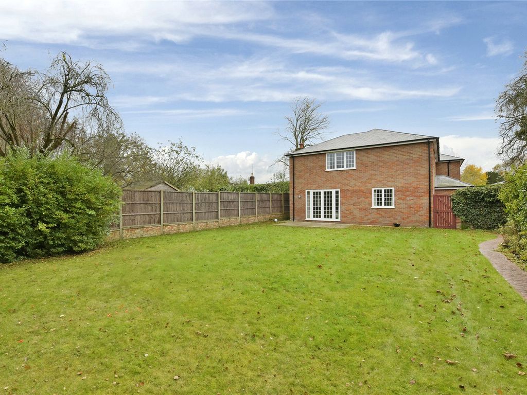 4 bed detached house to rent in Lock Road, Marlow, Buckinghamshire SL7, £4,500 pcm