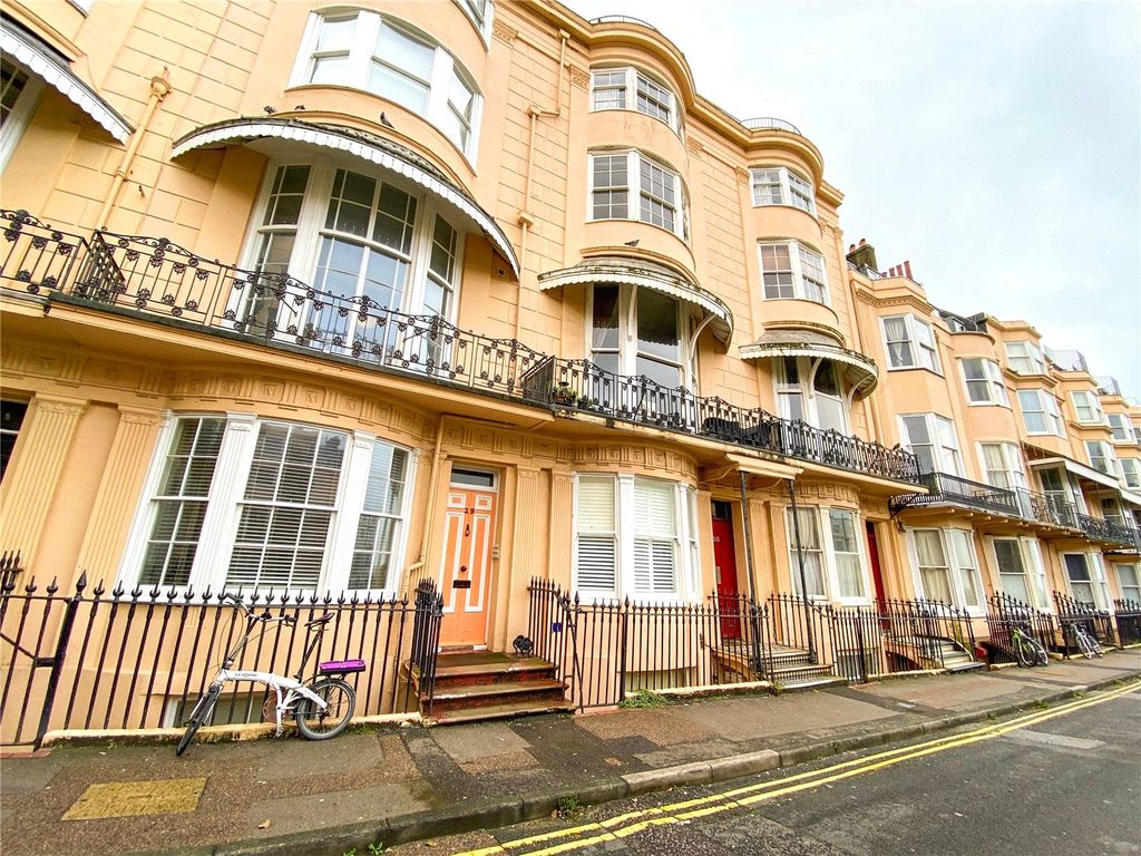 1 bed flat to rent in Bedford Square, Brighton BN1, £900 pcm