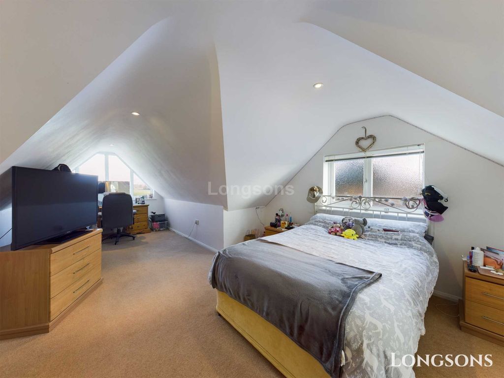 6 bed detached house for sale in Bradenham Road, Shipdham IP25, £550,000