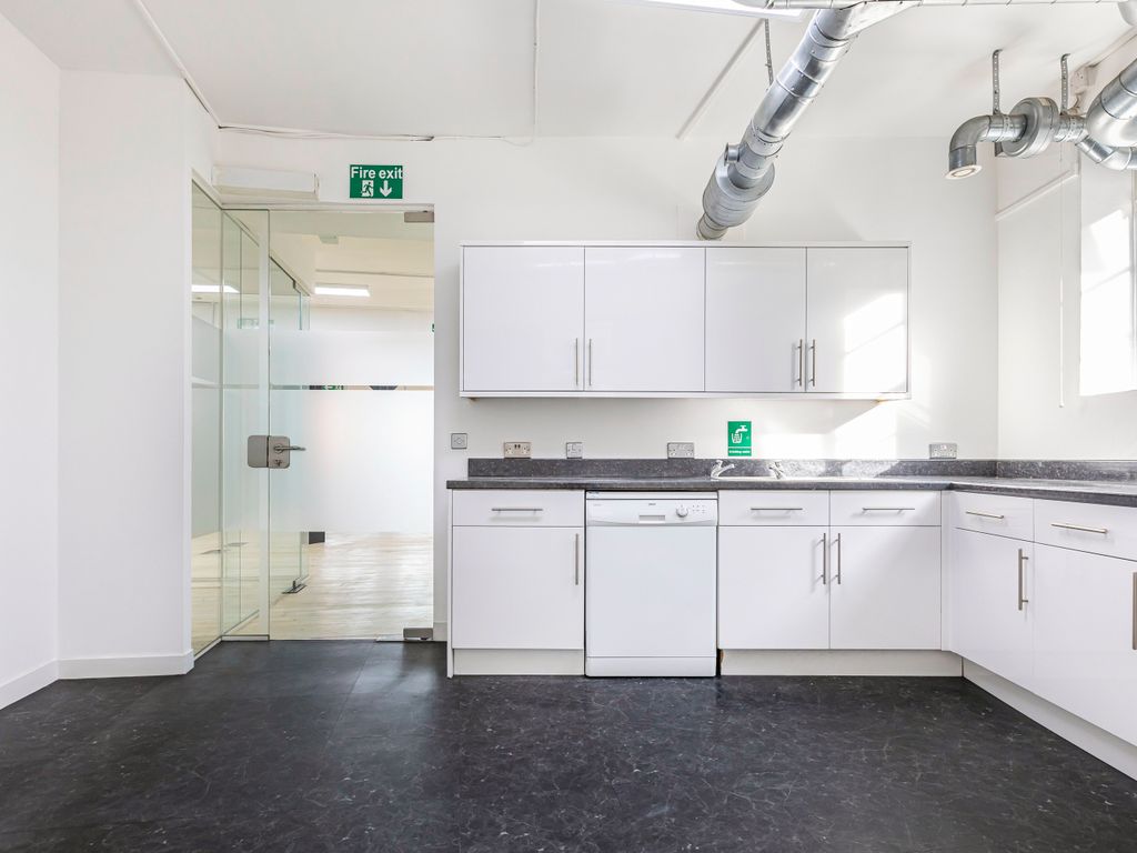 Office to let in London EC1V, £86,900 pa