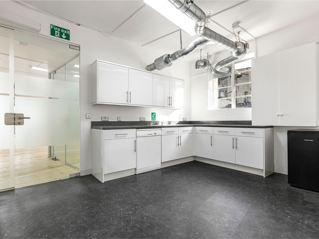 Office to let in London EC1V, £86,900 pa