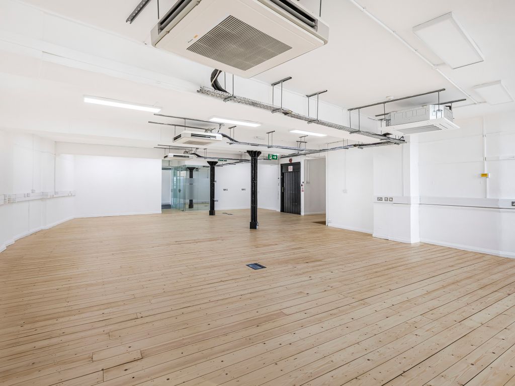 Office to let in London EC1V, £86,900 pa