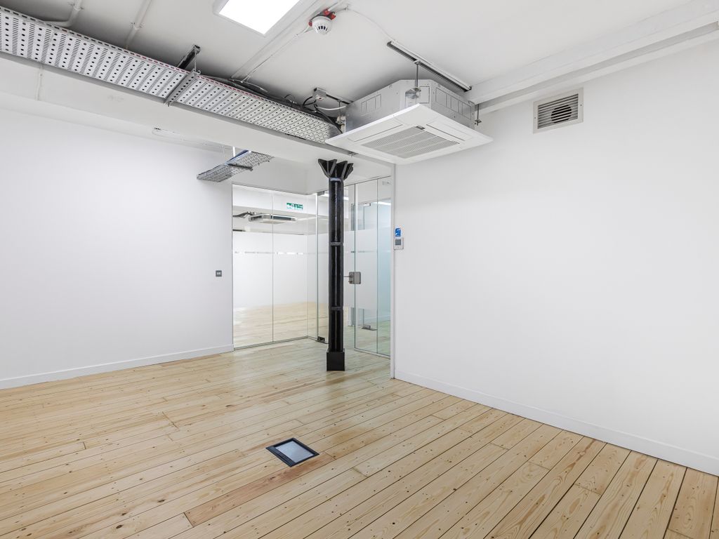 Office to let in London EC1V, £86,900 pa