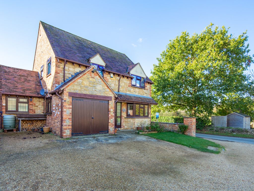 5 bed detached house for sale in Fringford, Bicester OX27, £575,000