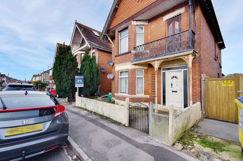 2 bed flat for sale in Markham Road, Charminster BH9, £195,000
