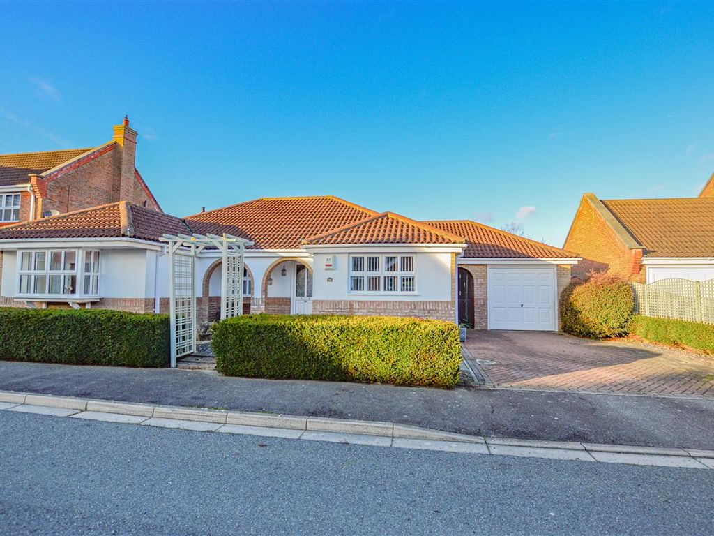 3 bed bungalow for sale in Mulberry Walk, Heckington NG34, £375,000