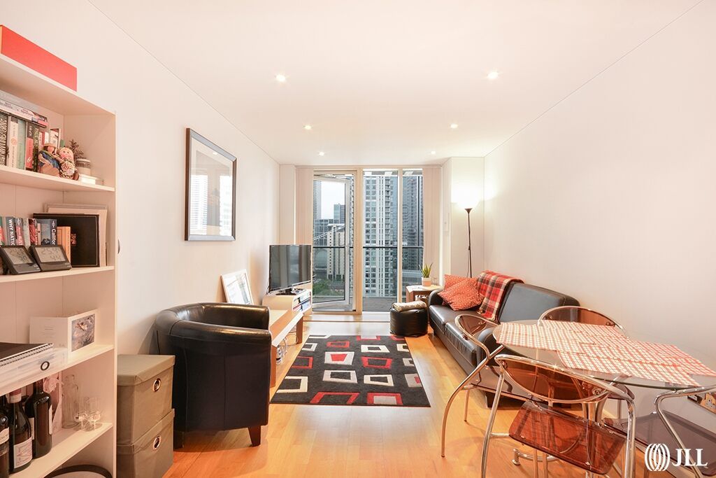 1 bed flat for sale in Millharbour, London E14, £425,000
