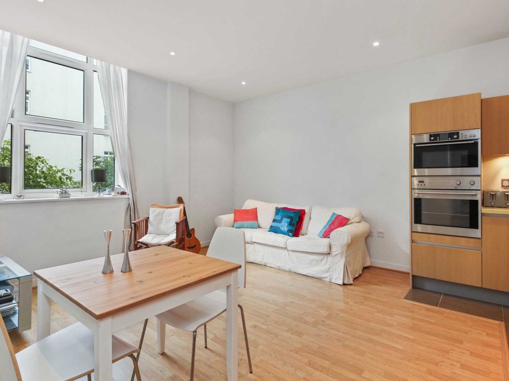 2 bed flat for sale in Bromyard House, Bromyard Avenue, London W3, £384,500
