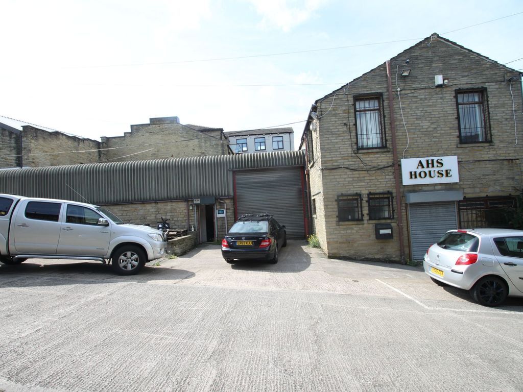 Office to let in Birds Royd Lane, Brighouse HD6, £8,320 pa