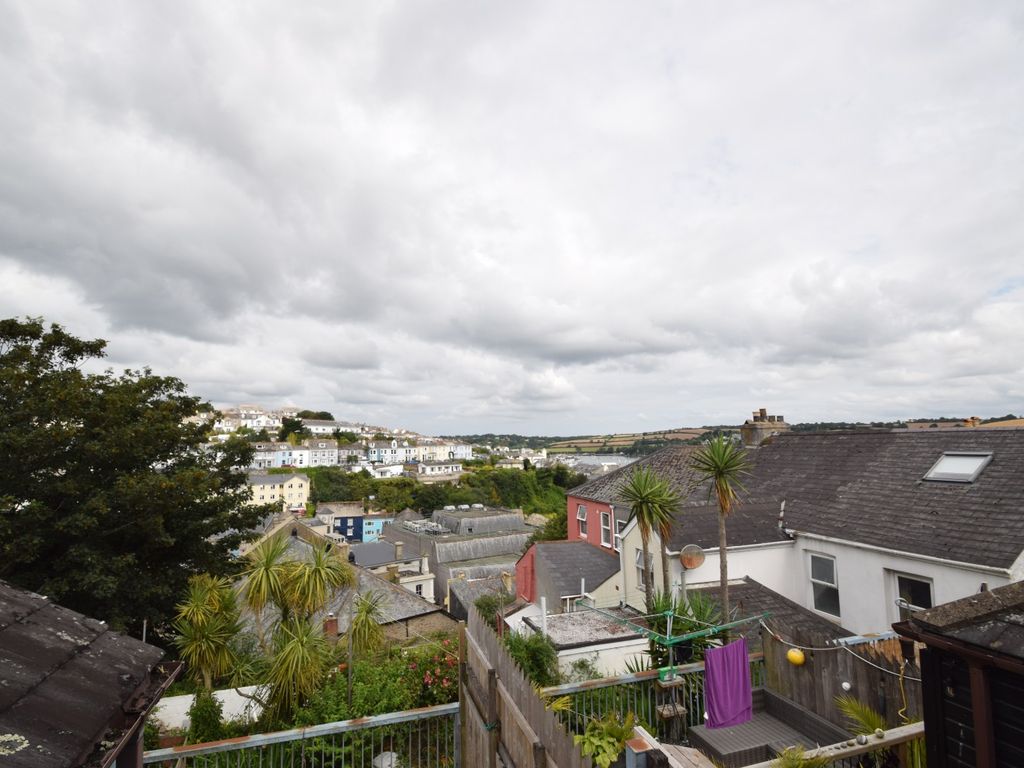 3 bed end terrace house to rent in Vernon Place, Falmouth TR11, £1,950 pcm