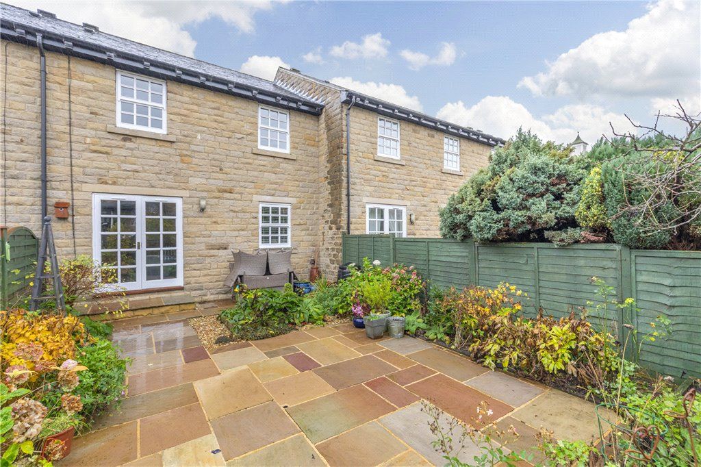 3 bed town house for sale in Gainsborough Court, Skipton, North Yorkshire BD23, £425,000