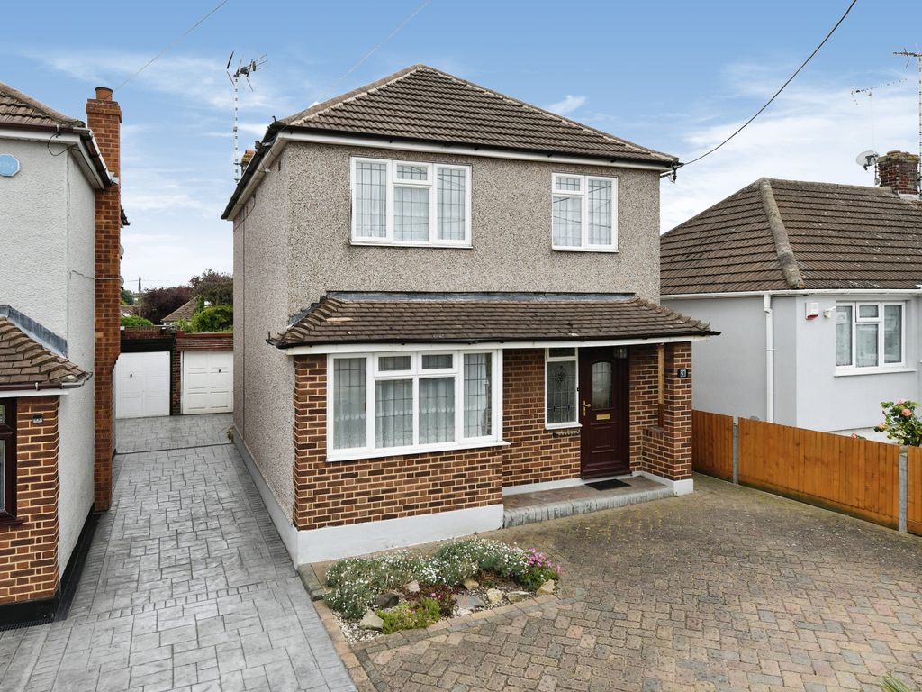 3 bed detached house for sale in Alexandria Drive, Rayleigh SS6, £375,000
