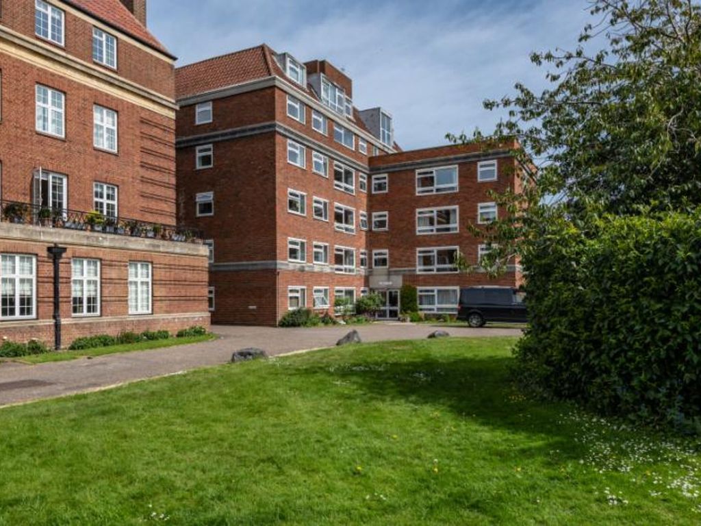 2 bed flat for sale in Woodstock Close, Oxford OX2, £375,000
