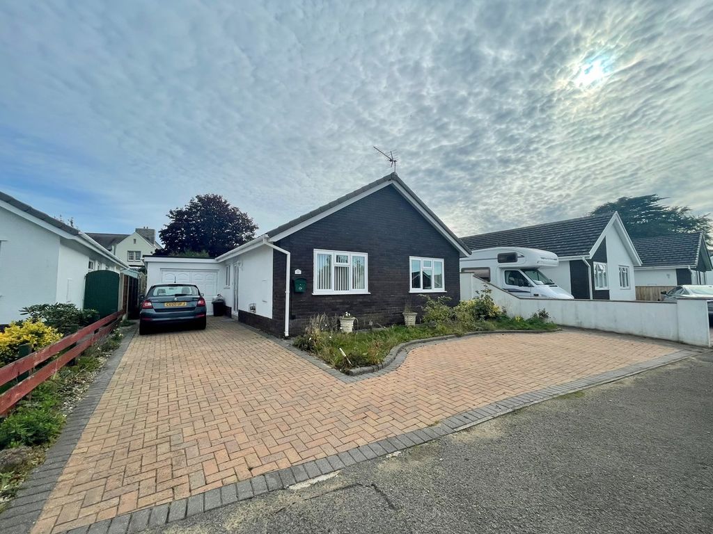 3 bed detached bungalow for sale in Vicarage Fields, Pembroke SA71, £260,000