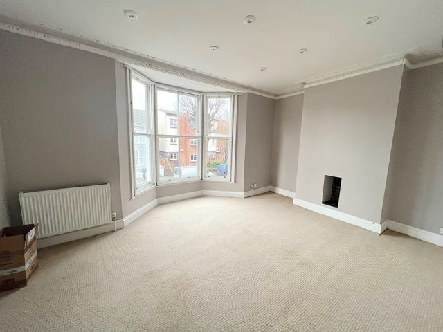 2 bed flat to rent in Sackville Road, Hove BN3, £1,425 pcm