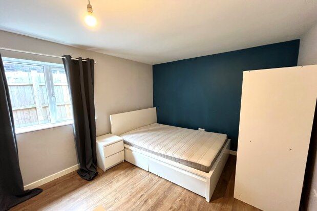 Studio to rent in 608A Bearwood Road, Smethwick B66, £650 pcm