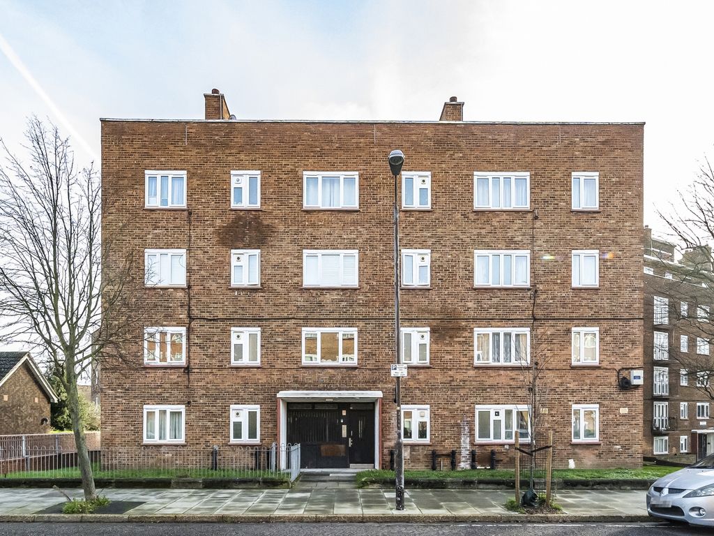 3 bed flat for sale in Denmark Hill Estate, London SE5, £350,000