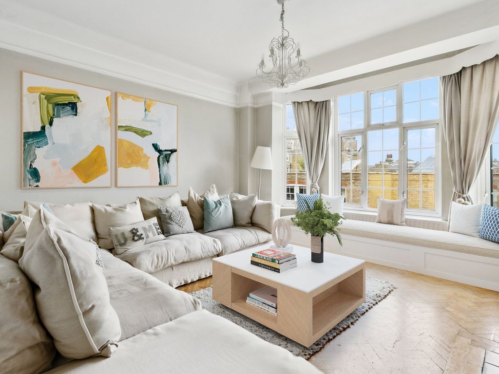 2 bed flat for sale in Macaulay Road, London SW4, £525,000
