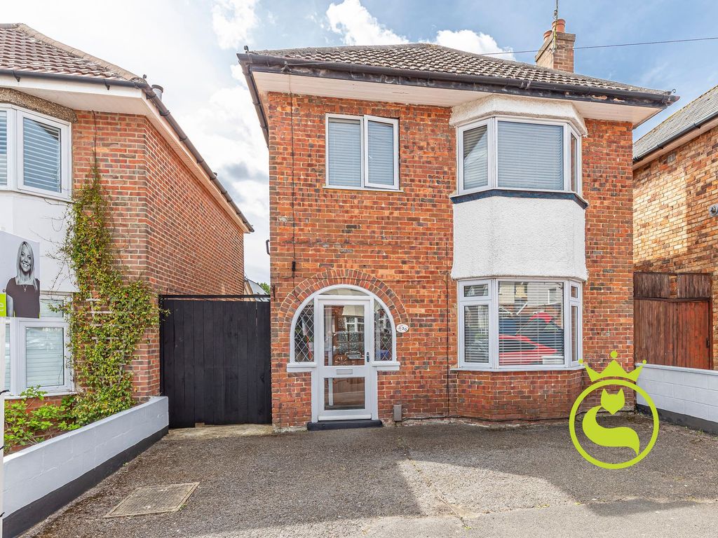 3 bed detached house for sale in Queens Road, Poole BH14, £475,000