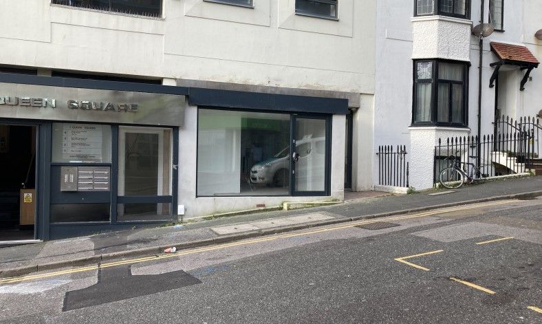 Retail premises to let in Queen Square, Brighton BN1, £16,000 pa