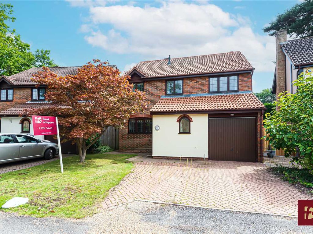 4 bed detached house for sale in The Brackens, Crowthorne RG45, £600,000