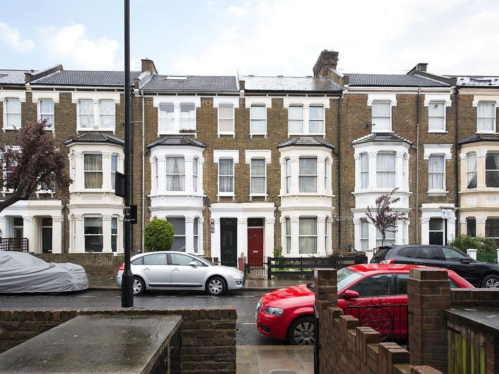 2 bed flat to rent in Saltram Crescent, Maida Vale, London W9, £2,200 pcm