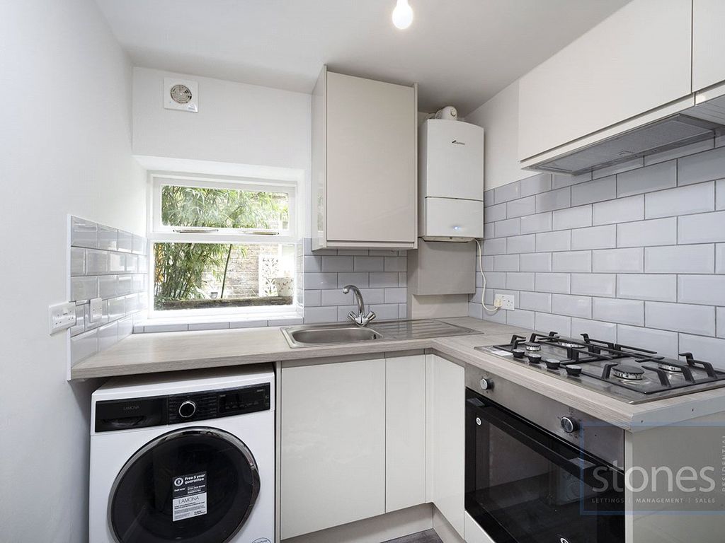 2 bed flat to rent in Saltram Crescent, Maida Vale, London W9, £2,200 pcm