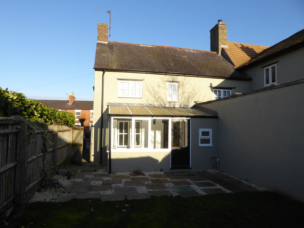 3 bed cottage to rent in High Street, Hanslope MK19, £1,475 pcm