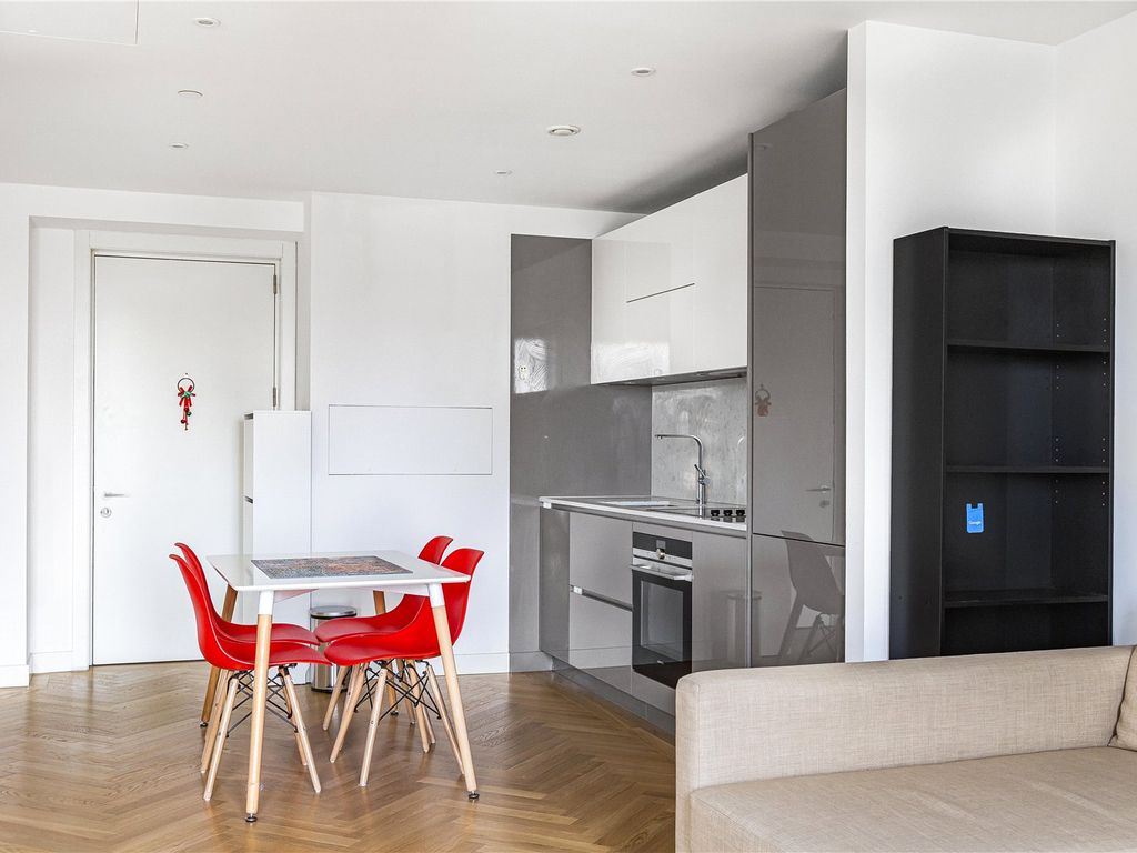 1 bed flat to rent in Southwark Bridge Road, London SE1, £2,600 pcm