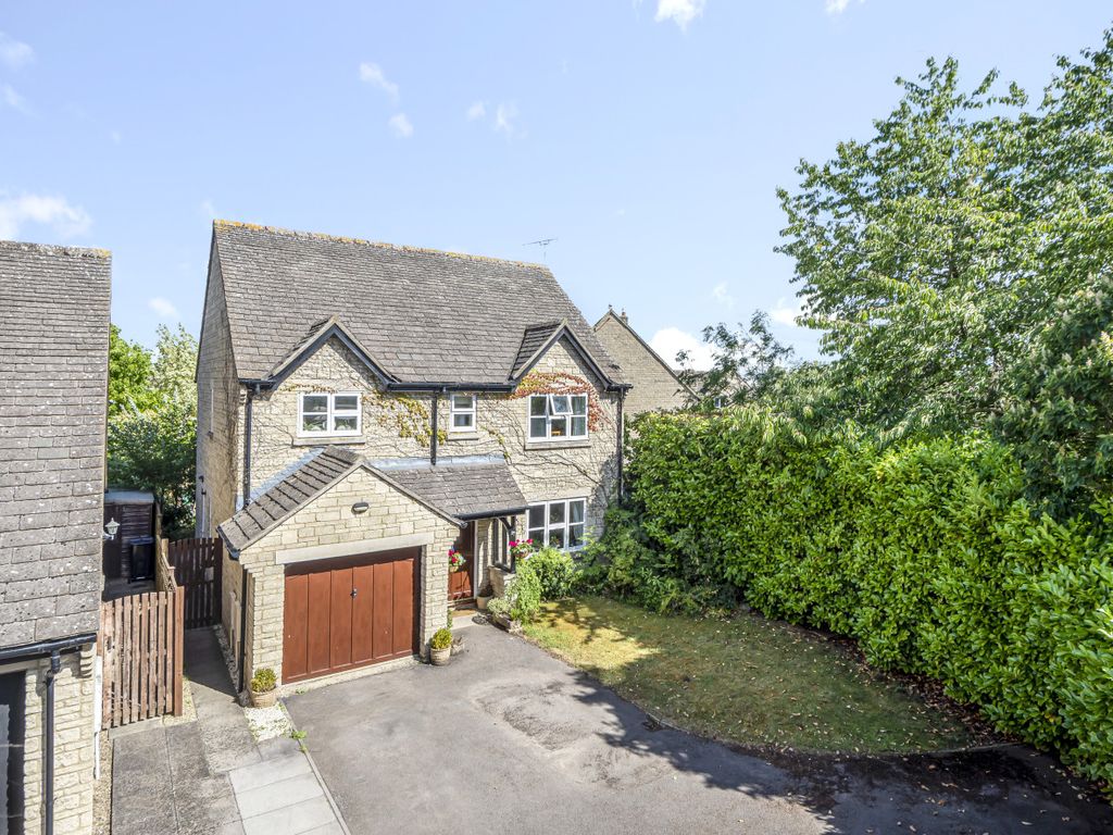 5 bed detached house for sale in St. Marys Drive, Fairford, Gloucestershire GL7, £560,000