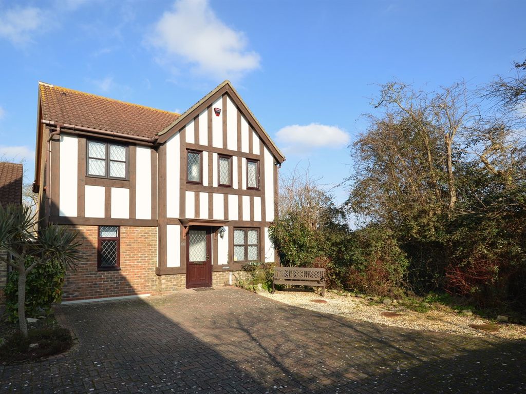 4 bed detached house to rent in 32 Foxbridge Drive, Hunston, Chichester, West Sussex PO20, £1,800 pcm