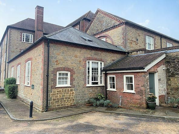 2 bed flat to rent in 9 Budgenor Lodge, Dodsley Lane, Easebourne, Midhurst, West Sussex GU29, £1,350 pcm