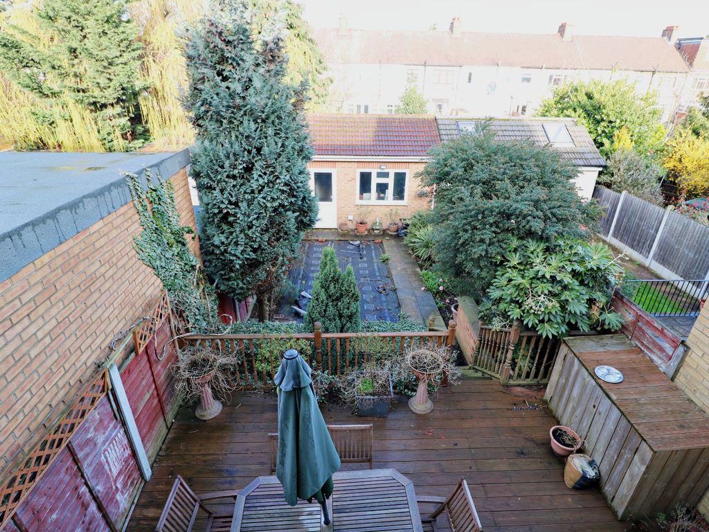 3 bed terraced house for sale in Yoxley Drive, Ilford IG2, £500,000