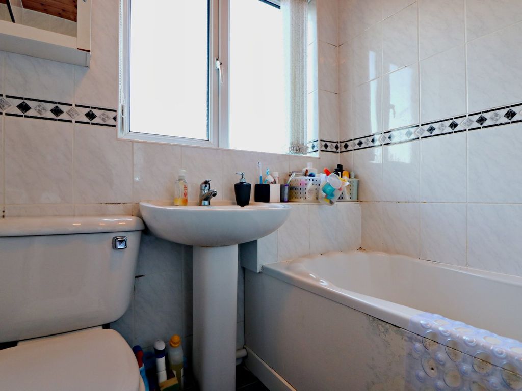 3 bed terraced house for sale in Yoxley Drive, Ilford IG2, £500,000