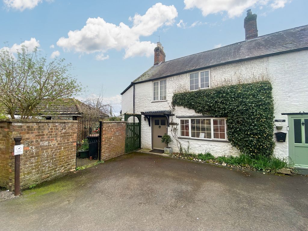 2 bed cottage for sale in Penny Street, Sturminster Newton DT10, £335,000